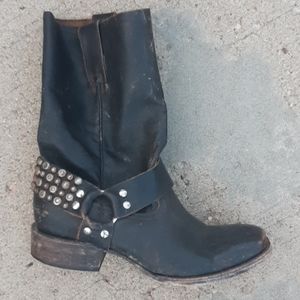 Freebird Thompson stud distressed  leather boots sz 8